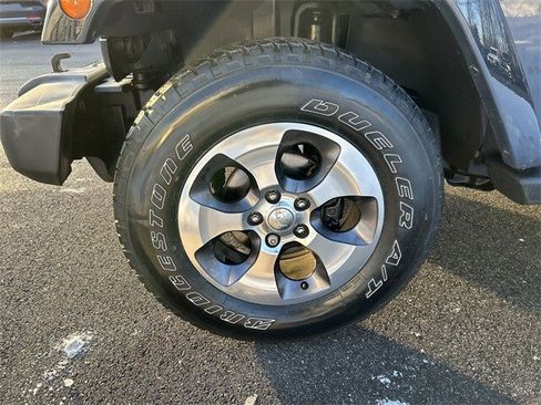 Used 2016 Jeep Wrangler Sahara w/ Connectivity Group image 10