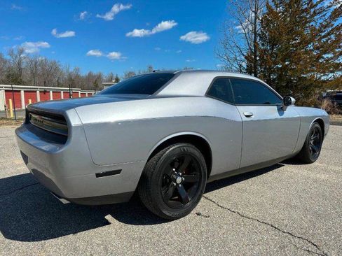 Used 2014 Dodge Challenger SXT RWD image 6