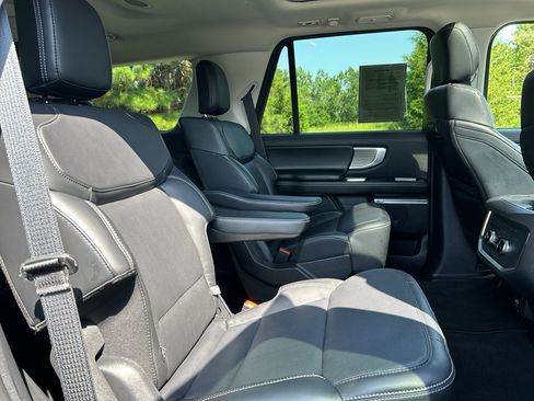 Used 2025 Ford Expedition Platinum AWD/4WD image 33
