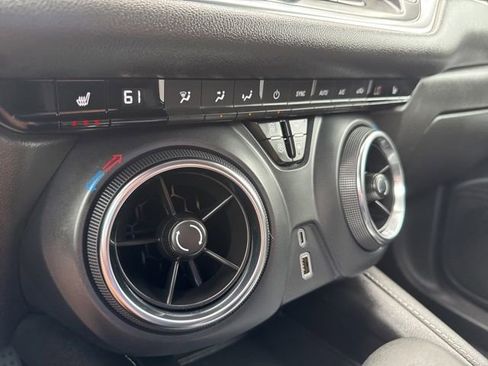 Used 2025 Chevrolet Blazer LT AWD/4WD image 5