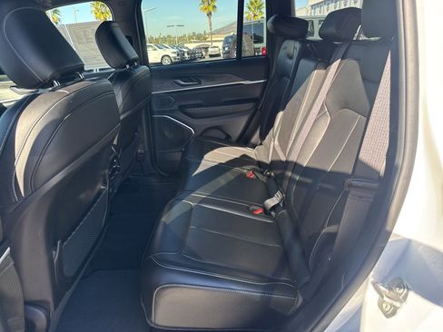 Certified 2024 Jeep Grand Cherokee Limited w/ Luxury Tech Group II image 18