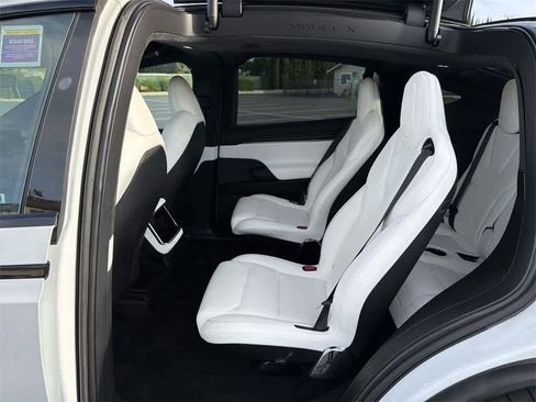 Used 2023 Tesla Model X Plaid image 29