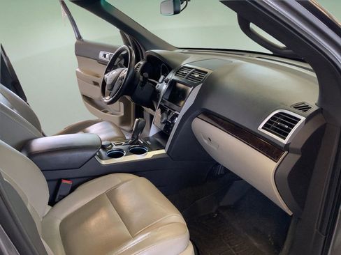 Used 2014 Ford Explorer Limited w/ Equipment Group 301A AWD/4WD image 18