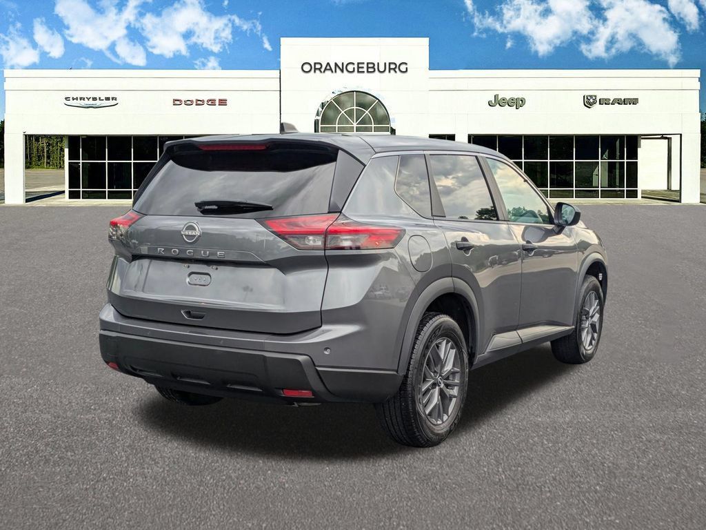 Used 2024 Nissan Rogue S FWD image 8