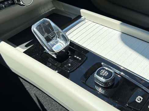 New 2026 Volvo XC60 B5 Ultra w/ Climate Package image 18