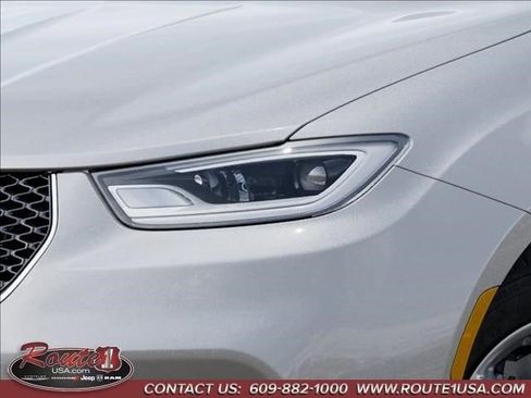 New 2026 Chrysler Pacifica Select image 11
