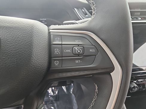Used 2023 Jeep Grand Cherokee L Laredo AWD/4WD image 19