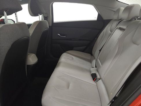 Used 2021 Hyundai Elantra Limited FWD image 18