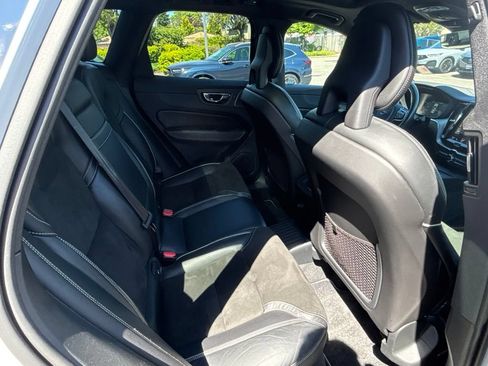 Used 2022 Volvo XC90 T8 Inscription Expression w/ Advanced Package AWD/4WD image 14