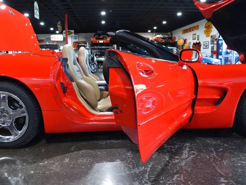 Used 1998 Chevrolet Corvette Convertible w/ Memory Pkg RWD image 33