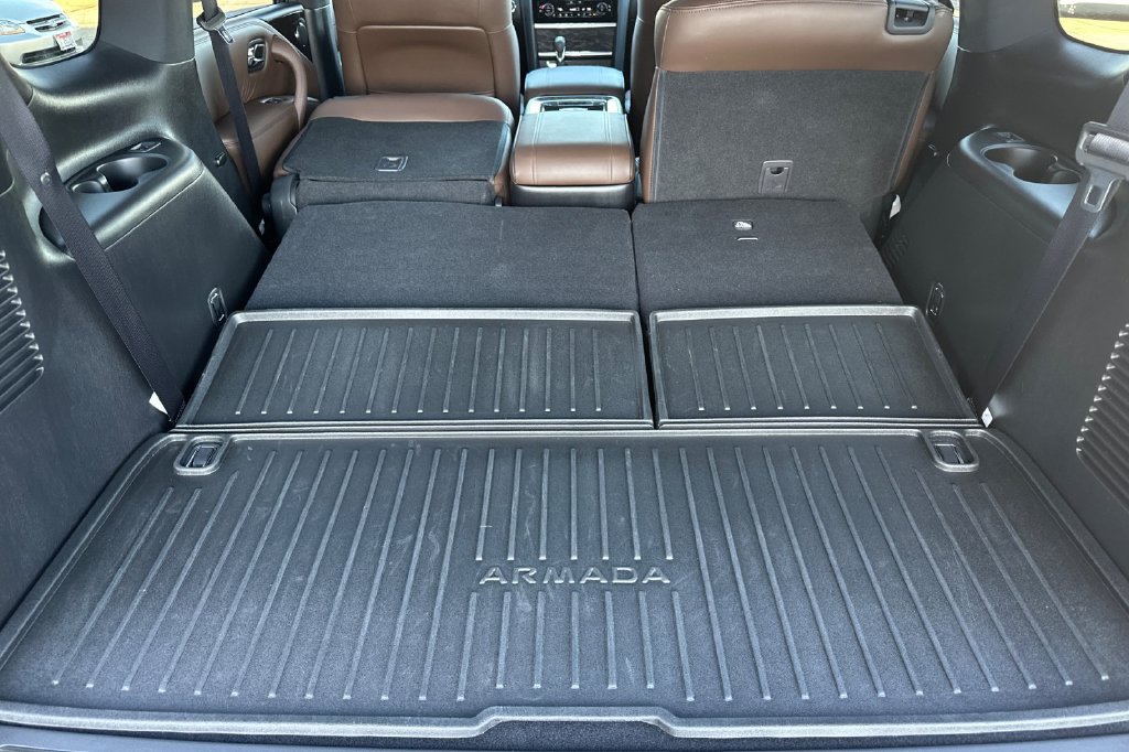 Used 2024 Nissan Armada Platinum w/ Captain's Chairs Package AWD/4WD image 18