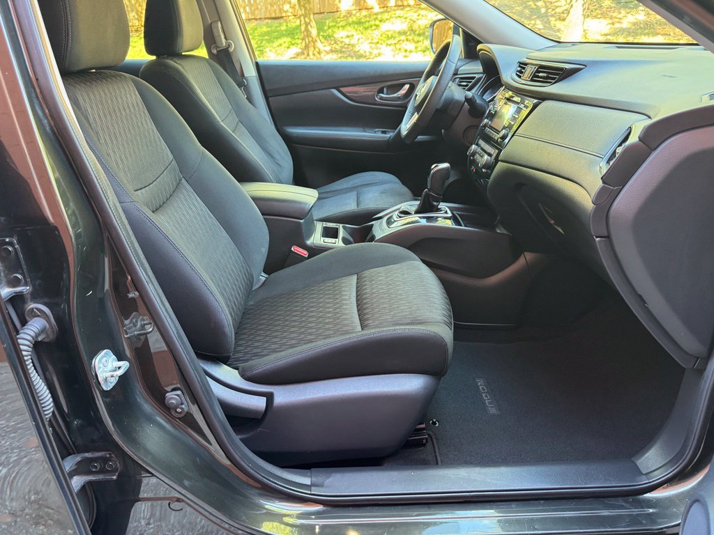 Used 2017 Nissan Rogue SV AWD/4WD image 25