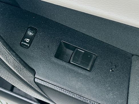 Used 2016 Toyota Corolla LE FWD image 28
