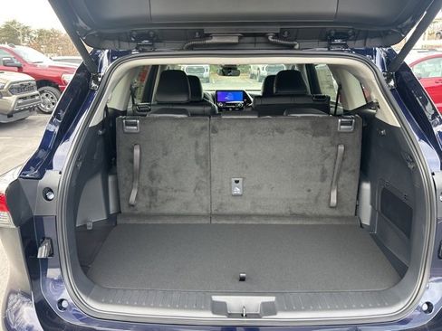 New 2026 Toyota Highlander XLE image 8