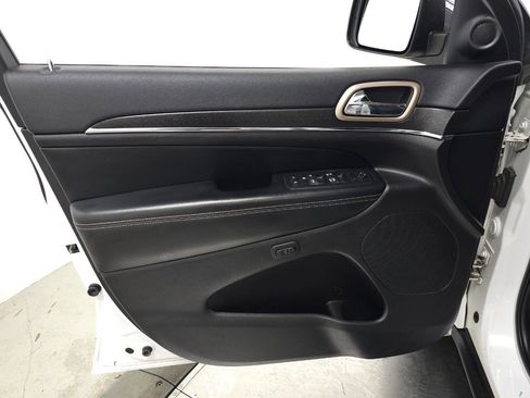 Used 2017 Jeep Grand Cherokee Limited AWD/4WD image 15