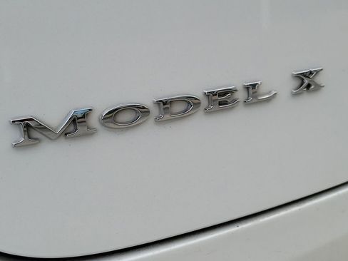 Used 2018 Tesla Model X 75D image 7