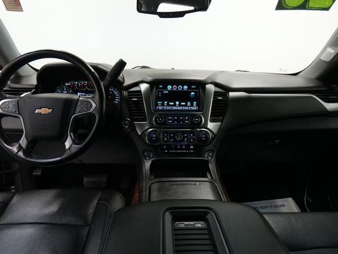 Used 2020 Chevrolet Suburban LT image 36