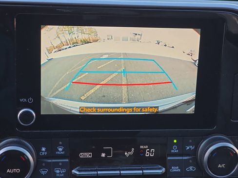 Used 2023 Toyota Highlander XLE image 30