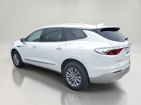 Used 2024 Buick Enclave Essence w/ Technology Package FWD image 4