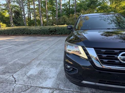 Used 2017 Nissan Pathfinder Platinum image 14