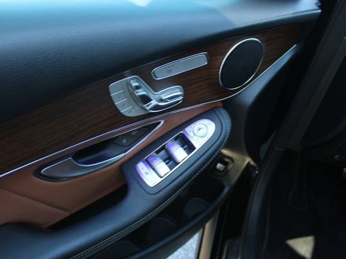 Used 2022 Mercedes-Benz GLC 300 GLC 300 image 24