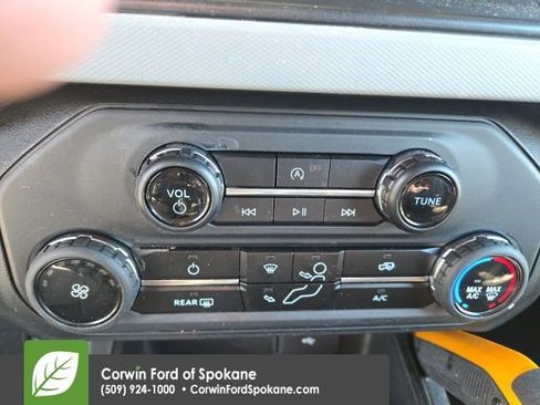 Used 2023 Ford Bronco Badlands image 9