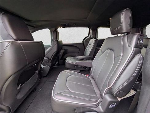 New 2026 Chrysler Pacifica Limited image 19