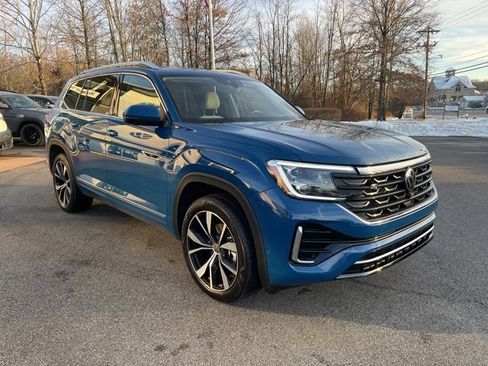 Certified 2025 Volkswagen Atlas SEL Premium R-Line image 5