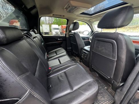 Used 2011 Chevrolet Avalanche LTZ AWD/4WD image 11