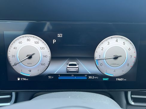 Used 2023 Hyundai Elantra SEL w/ Convenience Package FWD image 21