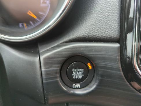 Used 2019 Jeep Grand Cherokee Altitude image 27