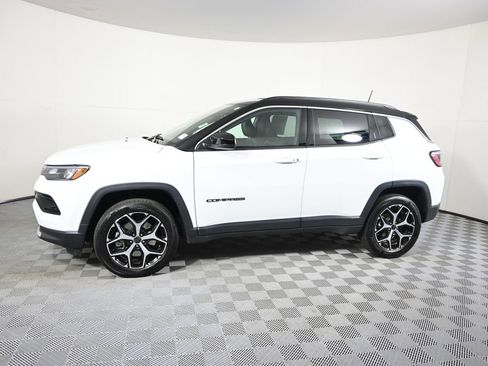 Used 2025 Jeep Compass Limited AWD/4WD image 2