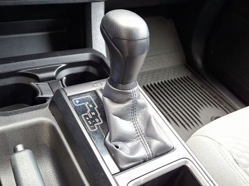 Used 2023 Toyota Tacoma SR AWD/4WD image 17