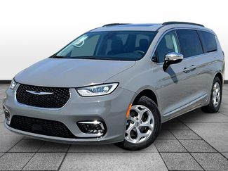 Used 2023 Chrysler Pacifica Limited FWD video 1