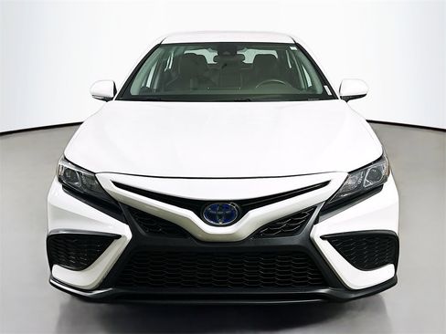 Used 2024 Toyota Camry SE image 2