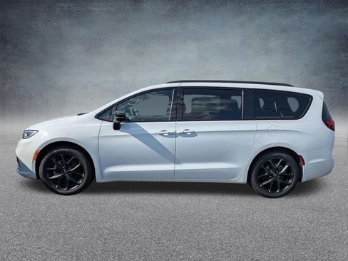 New 2026 Chrysler Pacifica Select w/ S Appearance Package FWD image 6