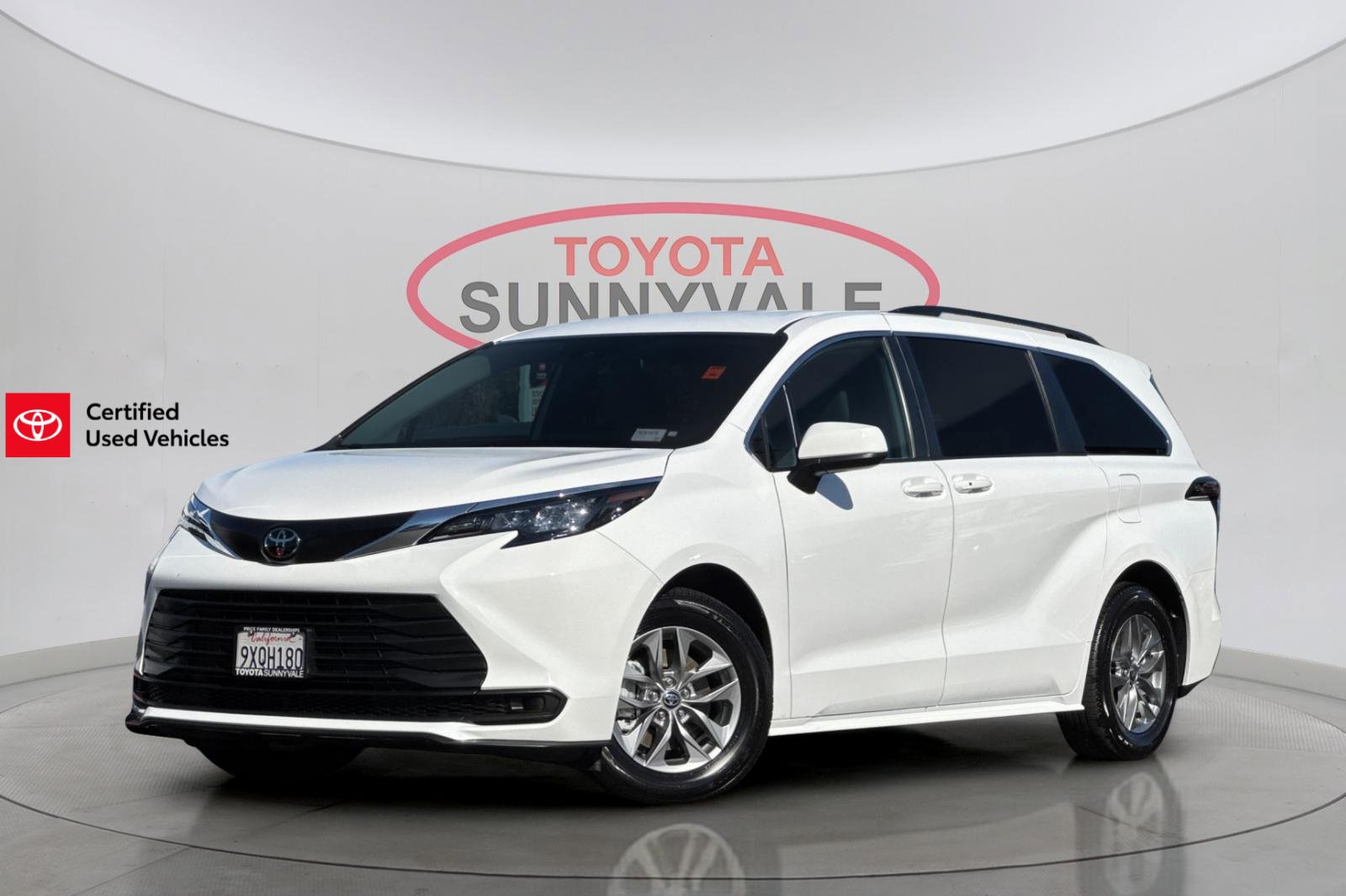 Certified 2026 Toyota Sienna LE FWD image 1