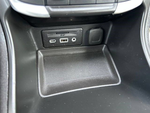 Used 2022 GMC Terrain SLT w/ Infotainment Package II FWD image 31