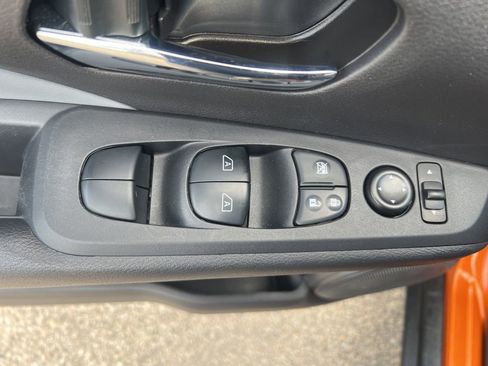 Certified 2023 Nissan Kicks SR w/ SR Premium Package FWD image 53