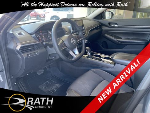 Used 2024 Nissan Altima 2.5 SV AWD/4WD image 11