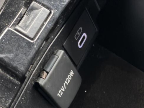 Used 2024 Toyota Corolla Cross XLE image 31