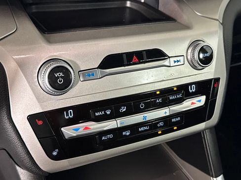 Used 2020 Ford Explorer XLT w/ Equipment Group 202A AWD/4WD image 20