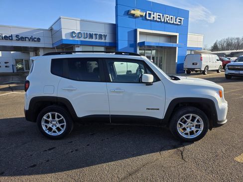 Used 2019 Jeep Renegade Latitude w/ Cold Weather Group image 13