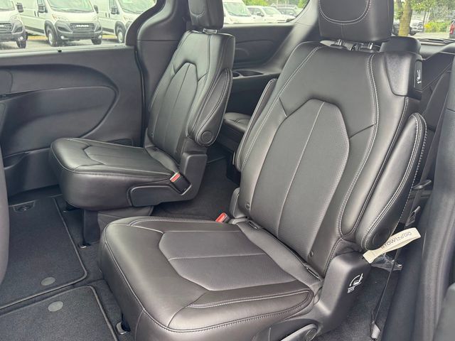 New 2027 Chrysler Pacifica Select AWD/4WD image 20