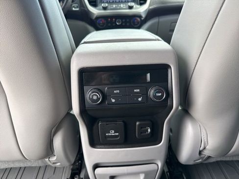 Used 2019 GMC Acadia SLT FWD image 22
