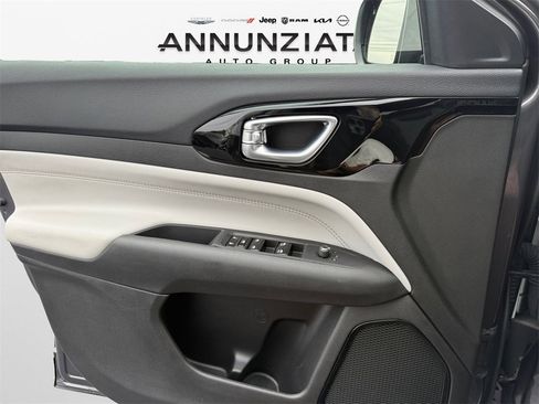 Used 2024 Jeep Compass Limited image 28