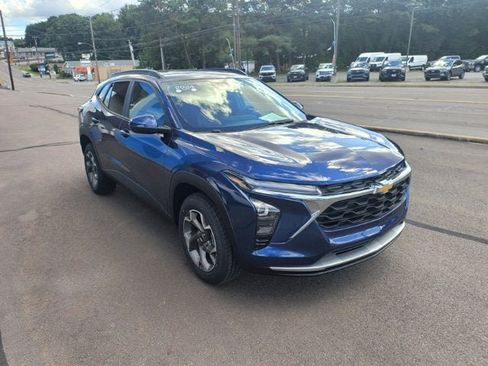 Used 2024 Chevrolet Trax LT w/ Driver Confidence Package FWD image 5