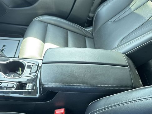 Used 2023 Buick Envision Essence image 26