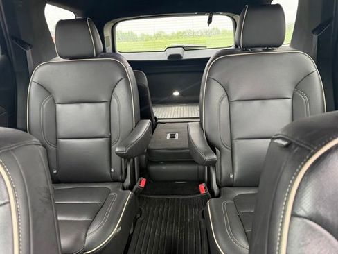 Used 2023 Chevrolet Traverse Premier AWD/4WD image 18
