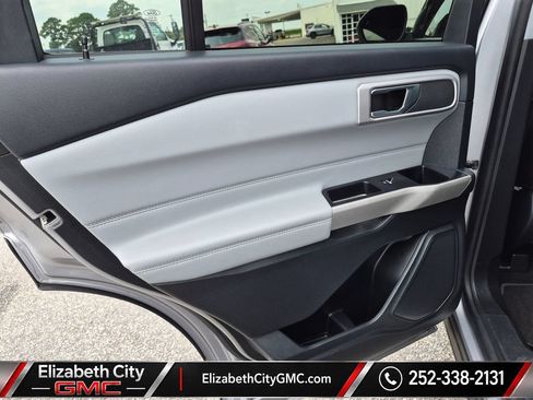 Used 2022 Ford Explorer XLT w/ Equipment Group 202A AWD/4WD image 22